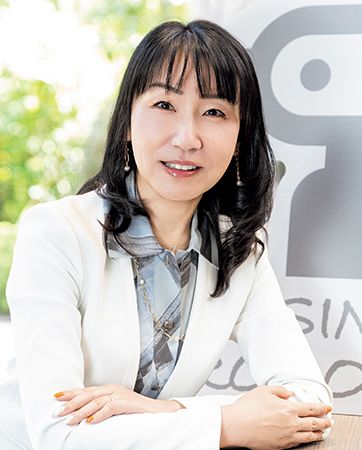 ASIMOV ROBOTICS株式会社 代表取締役 CEO、公認会計士、税理士、MBA。大学卒業後、戦略系経営コンサルティング会社、監査法人を経て独立。中堅・中小企業向けのDX推進コンサルティングを行うITベンチャーを自ら起業。デジ タル庁有識者委員。