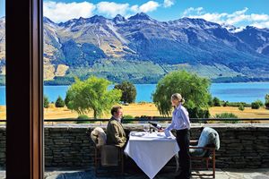 【ニュージーランド　絶景のラグジュアリーロッジを訪ねて】雄大なサザンアルプスを望むアルパインロッジの愉しみ「ブランケット・ベイ」