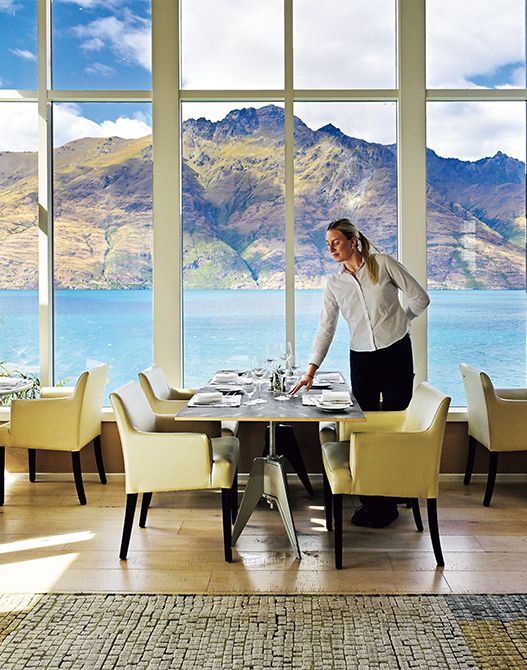 パノラマビューを見渡す絶景のレストランで