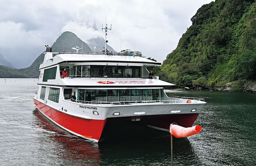 サウンド内を周遊するクルーズ船。大型の船会社は2社。所要時間は1時間45分程度。