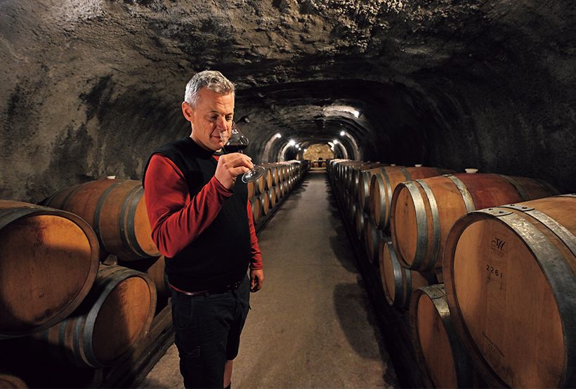 岩山をくりぬいた貯蔵庫。