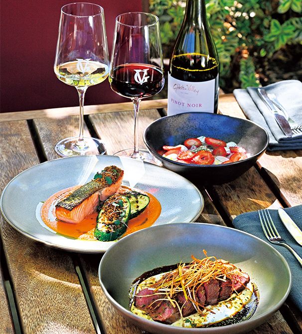 手前からラム肉、サーモンとズッキーニ、モンクフィッシュのお刺し身。