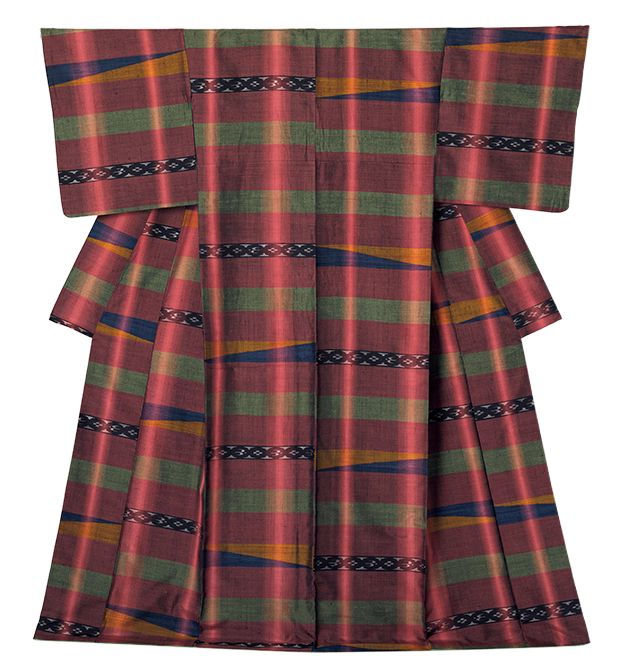 お洒落向きの紬は絣、暈し も織り出されとても凝ったもので す。