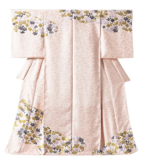 フォーマル向きは雲取りを桐、葵、四つ目結(よつめゆい)で埋め尽くした唐織訪問着です。きもの/永治屋清左衛門(永井織物)