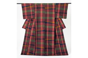 どんなに高価でも紬はフォーマルには不向き？ その理由は歴史にあり【きものの疑問に答えます】