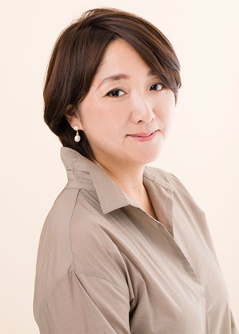 エッセイスト・数秘研究家。2022年から2025年まで弊誌にて連載企画「日本の聖地を訪ねて」の取材・執筆・撮影を担当。特にiPhoneで撮影した絶景写真に多くのファンを持つ。3年間の一人旅をまとめた『日本の聖地を訪ねて』(小社刊)も好評発売中。