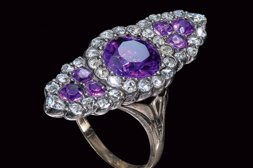 18世紀の指輪《マーキーズ形の指輪》。制作地は不明。ダイヤモンドに囲まれた7つのアメシストはブリリアントカット。