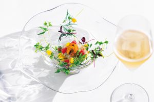 注目シェフが開いた待望のレストラン。「心地よい家」でエレガントなひとときを