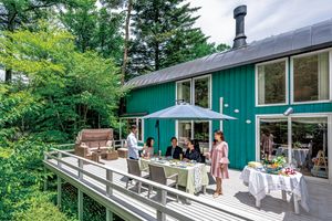 ファッションとテニスが縁を繋ぐ。名門避暑地・軽井沢でのライフスタイルを拝見