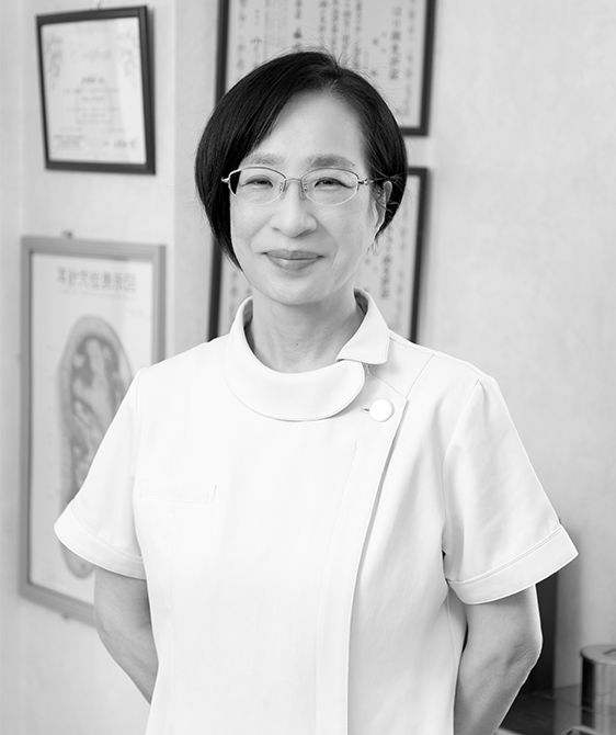 Moran鍼灸治療院 院長 宋順姫（ソン・スニ）先生　1962年、東京都生まれ。大学卒業後、大手電機メーカーに就職。健康管理に鍼灸を活用していた母の影響で興味を持ち、社会人になってから鍼灸師の勉強会に参加し東洋医学を学び始める。50歳で会社を早期退職し東洋鍼灸専門学校に入学。2016年に開業。人々のセルフケア力を高めるために神奈川県川崎市の「暮らしの保健室」などでお灸教室を開催。