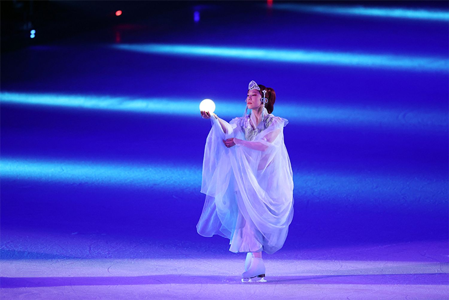 祈り女・幽役の村元哉中さん。人々の怒りや悲しみ、不安といった感情を浄化していくという重要な役を、言葉ではなく滑りや佇まいで見事に演じていた。今作では振り付けも担当。