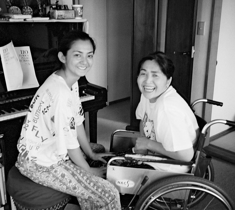常に明るく笑顔を絶やさなかった母。「介護というより支えながら一緒に暮らしている感覚でした」（1997年頃）。
