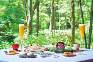 “森のグランメゾン”で果物や植物を使ったモクテルを。中軽井沢の「ブレストンコート ユカワタン」