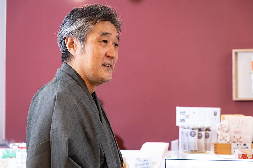 和菓子を選ぶ御指南をいただいた13代目の樋口喜之さん。