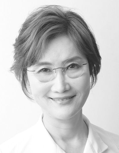 せきぐち・ゆき 1989年山形大学医学部卒業後、横浜市立大学医学部泌尿器科助手、横浜市立大学附属市民総合医療センター勤務等を経て2005年に開業。18年、クリニックを女性の心身のステージ別に「LUNA横浜元町」と「LUNAネクストステージ」に再構成。女性の生涯にわたるライフスタイルを提案するインターネットサイト「フェムゾーンラボ」社長。横浜市立大学医学部泌尿器病態学客員教授。医学博士。