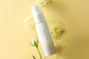 その深さが影になる──。大人の毛穴悩みに根本から応える美容液