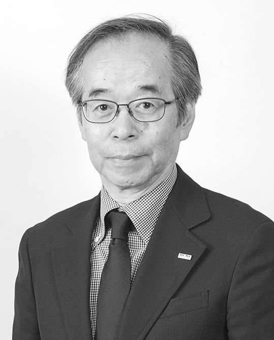 すずき・しんじ　航空機力学、無人飛行機、航空イノベーションを専門とし、ドローン研究の第一人者。2014年に一般社団法人日本UAS産業振興協議会（JUIDA）を設立し理事長に就任。ドローンの産業利用の拡大・促進、それに伴う社会整備・課題解決に取り組む。一般社団法人ドローンサービス推進協議会代表理事ほか。