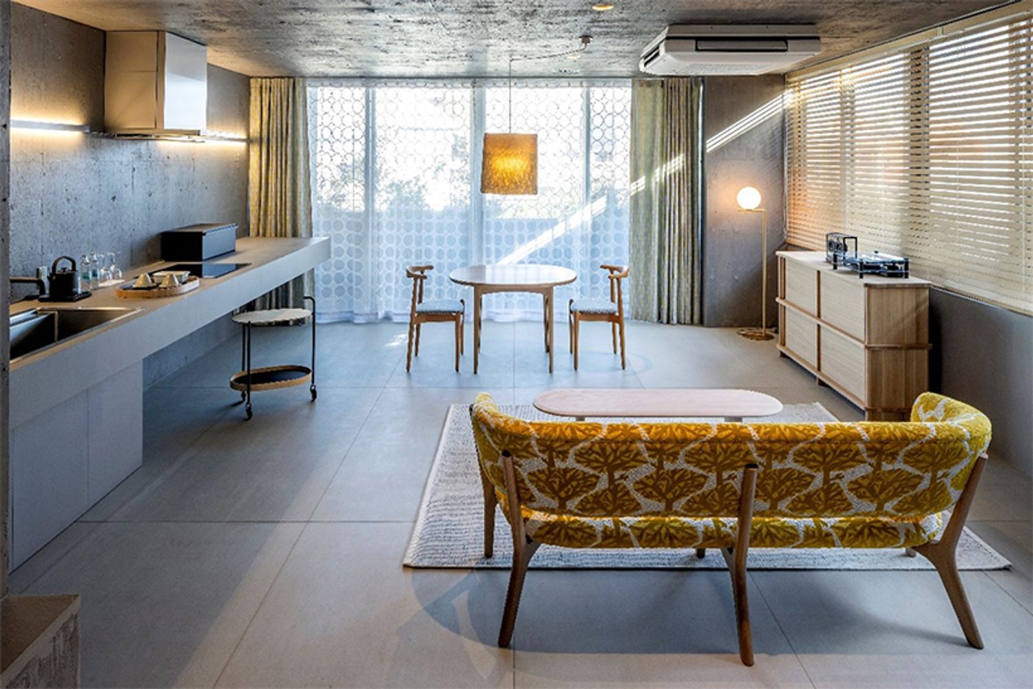 光を意味する「valo（ヴァロ）」。イエローが基調のあたたかな雰囲気。