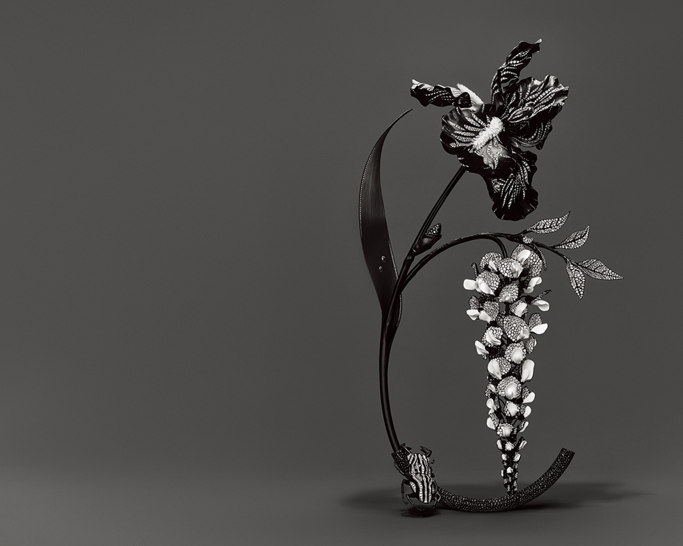 凜として繊細なアザミの生命力を永遠の命に昇華させる匠の技