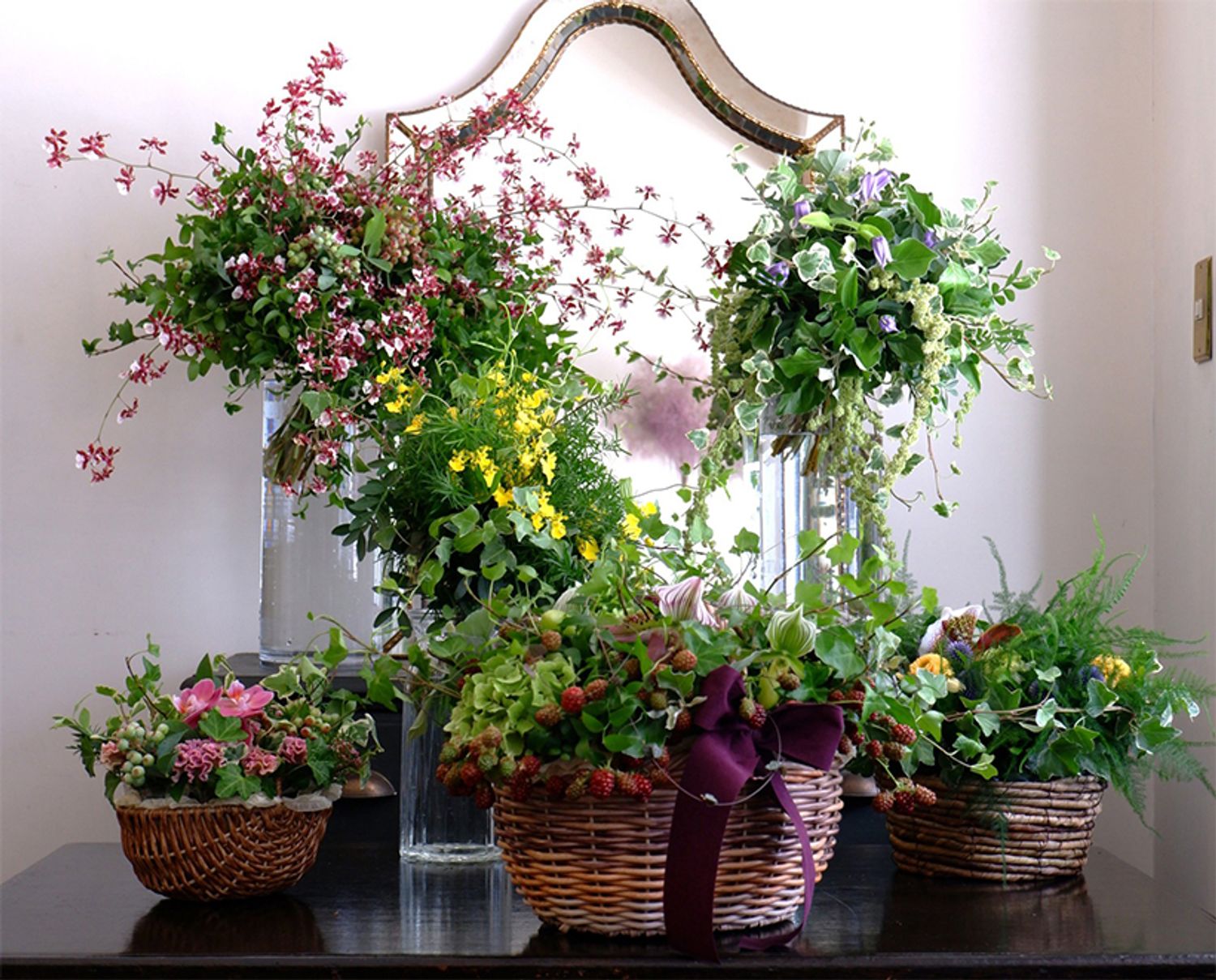 「なにわ花市場」のイベント用に制作したリーフプランツのブーケ3点とアレンジ3点・集めておいてみたら、とても爽やかな雰囲気に。個々の贈り花の詳細も後ろで紹介します。