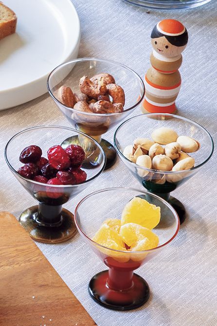 直径73×高さ64ミリ 2脚セット 5500円（丸嘉小坂漆器店）　