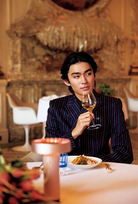 ジャケット48万4000円／マックイーン（アレキサンダー・マックイーン クライアントサービス）