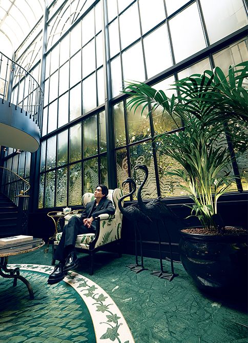 リニューアルの際に新しく 創られた「ジャルダン・ディヴ ェール（冬の庭園）」。メゾン がいつもクリエーションのテーマ としてきた自然へのオマージュ が見事に体現されています。