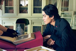 市川染五郎さん、パリへ。「ブシュロン」のアトリエでハイジュエリーの真髄に触れる