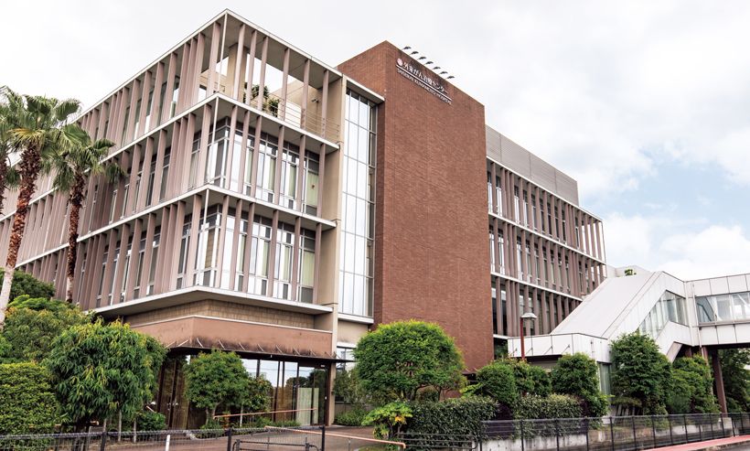 予防医療センターに隣接して建つ外来がん治療センターでは、専門医と専門スタッフを揃え、放射線治療と薬物療法を主に実施。