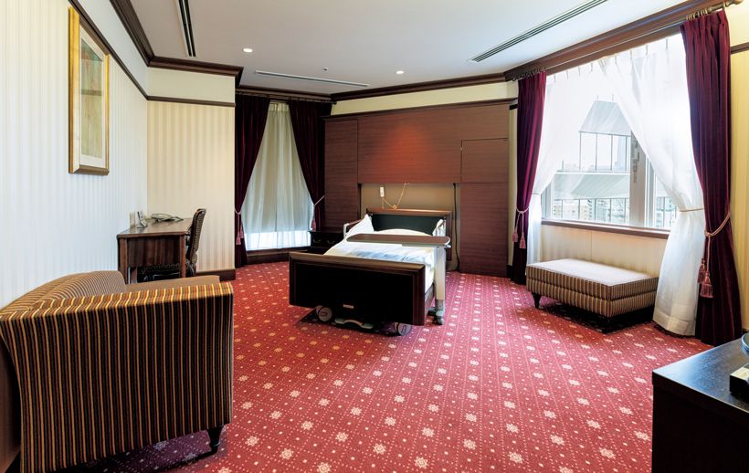 年1回、人間ドック(日帰りまたは通院2日間コース)と健康診断の両方が無料で受けられる。また、入院の際に個室を希望する場合は、要望に沿って部屋の種類を調整してくれる。夜間・休日の急病にも、救急外来と連携し、迅速に対応している。