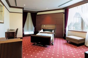 相談や診察時間の調整はコンシェルジュにおまかせ。外来受診の優先予約サービスも「国際医療福祉大学三田病院 三田メディカルクラブ」