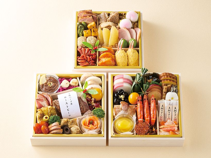 「家庭画報オリジナル三段おせち」。和洋中、計53品目を楽しめるロングセラー。