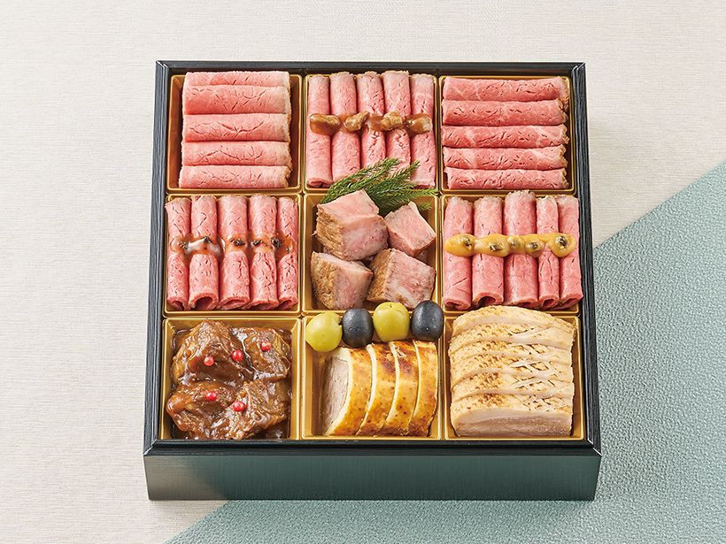 「家庭画報オリジナル御肉おせち」。定番のおせちにプラスしてご馳走のように楽しめる新スタイルおせち。