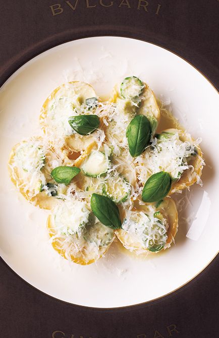 「バー」のランチコース（7800円～）から「自家製トルテッリ」。