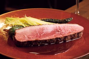 人気ビストロの2号店がオープン。肩ひじ張らずに味わう薪火を駆使したフレンチ