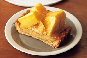 “今食べてほしい”がコンセプト。旬のフルーツを全粒粉ときび砂糖のスイーツで