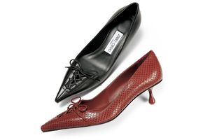 水のしずくに着想を得た「ジミー チュウ」のシグネチャーパンプスに新カラーが登場