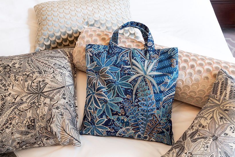 オリジナルトートバッグ(35センチ×35センチ)。