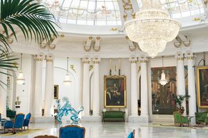 麗しき南フランスの旅。ニースの名門ホテル「ル・ネグレスコ」でアート三昧の滞在を