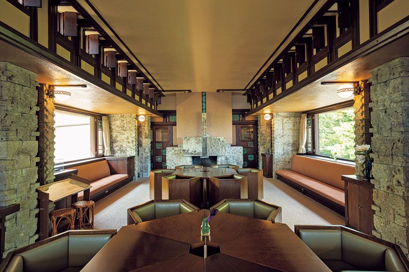 ヨドコウ迎賓館2階の応接室。