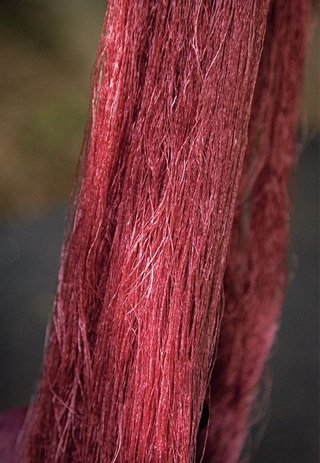 2.この段階では糸は小豆色。