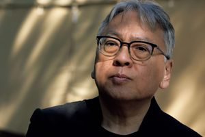 カズオ・イシグロさん「80年の平和を普通のことと思ってはいけない。常に世界の動向を見つめて」【戦後80年インタビュー特集】