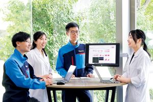 医療研究の成果をコスメに応用する「ロート製薬」。医療と美容の連携によるシナジー効果とは