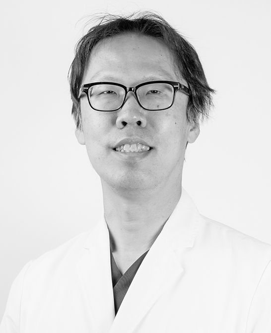 くわはら・たかみち　膵臓・胆道疾患を中心に診療を担当。名古屋大学大学院時代から画像解析の研究に取り組み、人工知能を用いた診断にも注目。科学研究費助成事業「膵疾患に対する人工知能を用いた自動診断の研究」や「人工知能を用いた膵疾患診断に対する有用性の検証」などの研究代表者を務め、膵臓がんの早期発見をサポートする超音波内視鏡診断支援ソフトウェアの開発にもかかわる。