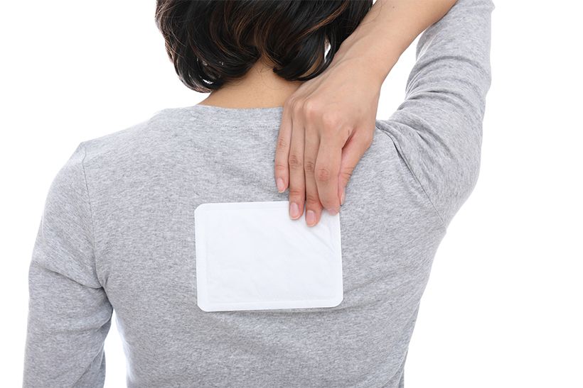 肩甲骨付近を温めることで肩の血流が一気によくなる。