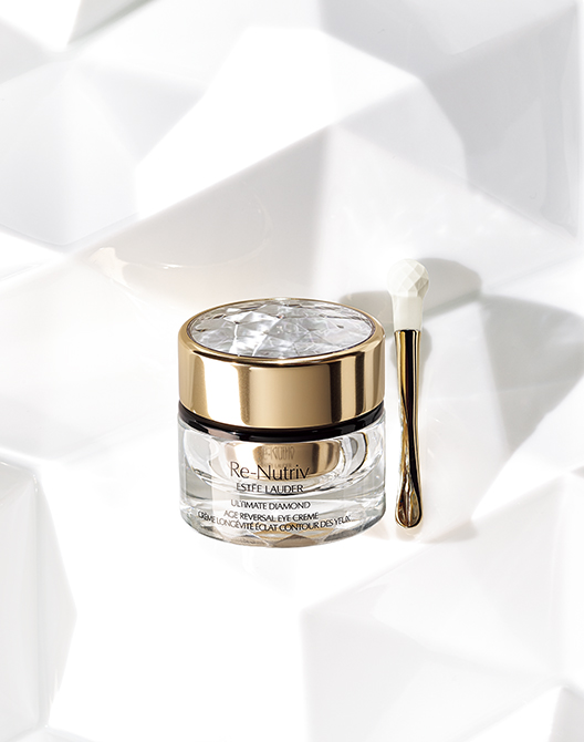 肌はまだまだ甦ると確信。「エスティ ローダー」のアイケアを一路真輝