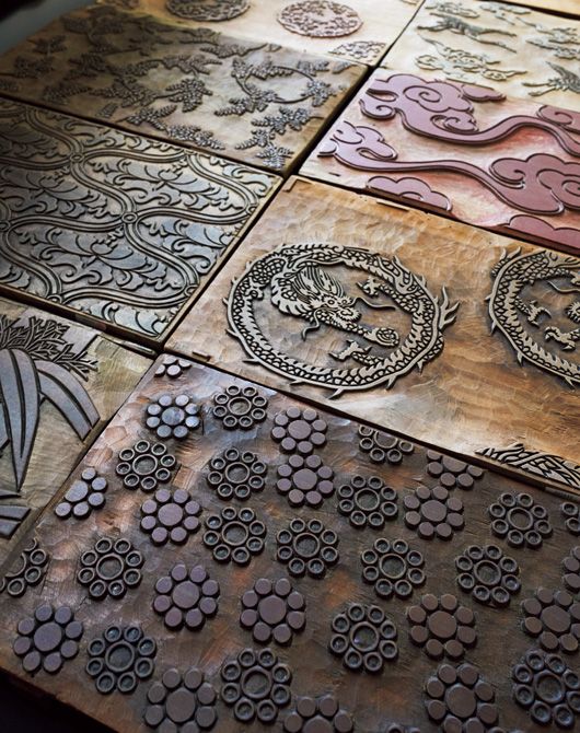 板木は襖1枚の約1/12の寸法が多数を占め、大作は繰り返し写し出して表現。