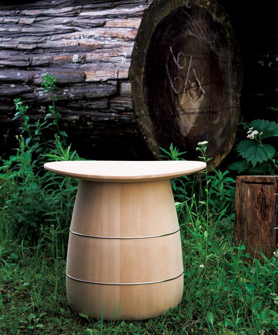 デンマークのデザインスタジオ「OeO」のトーマス・リッケとのコラボレーションで制作された「KI-OKE Stool」。2015年に英国ヴィクトリア＆アルバート美術館、2016年パリのルーブル装飾美術館にそれぞれコレクションされている。2017年第1回ロエベ クラフト プライズでは、人間国宝の父、清司さんが開発した「柾合わせ」の技法を用いたトレーを出品し、ファイナリストに選出された。