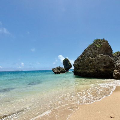 『家庭画報 ブルー絶景 沖縄聖地カレンダー 2026』より