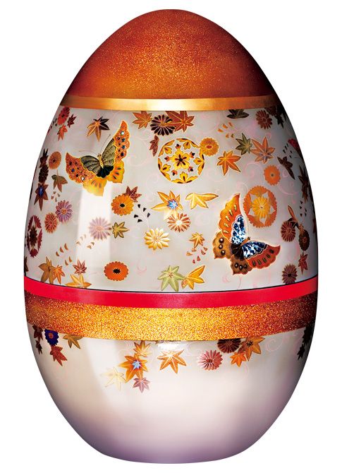 MOOD Christofle × Junichi Hakose「野の花と蝶」（直径20×高さ30センチ、6名用テーブルセッティング、世界限定8点）1210万円（受注可能）／クリストフル 青山本店